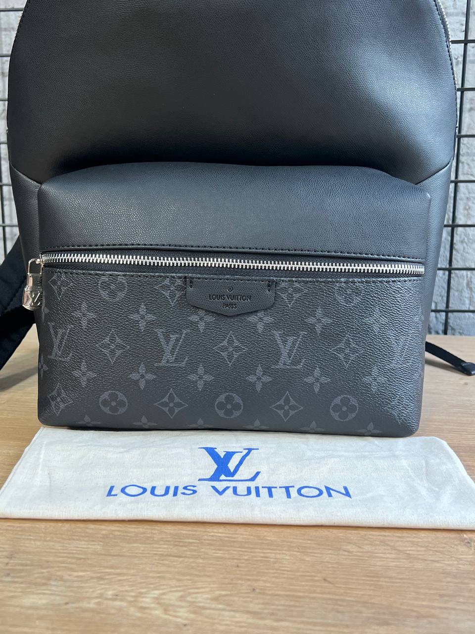 Louis Vuitton Discovery Monogram