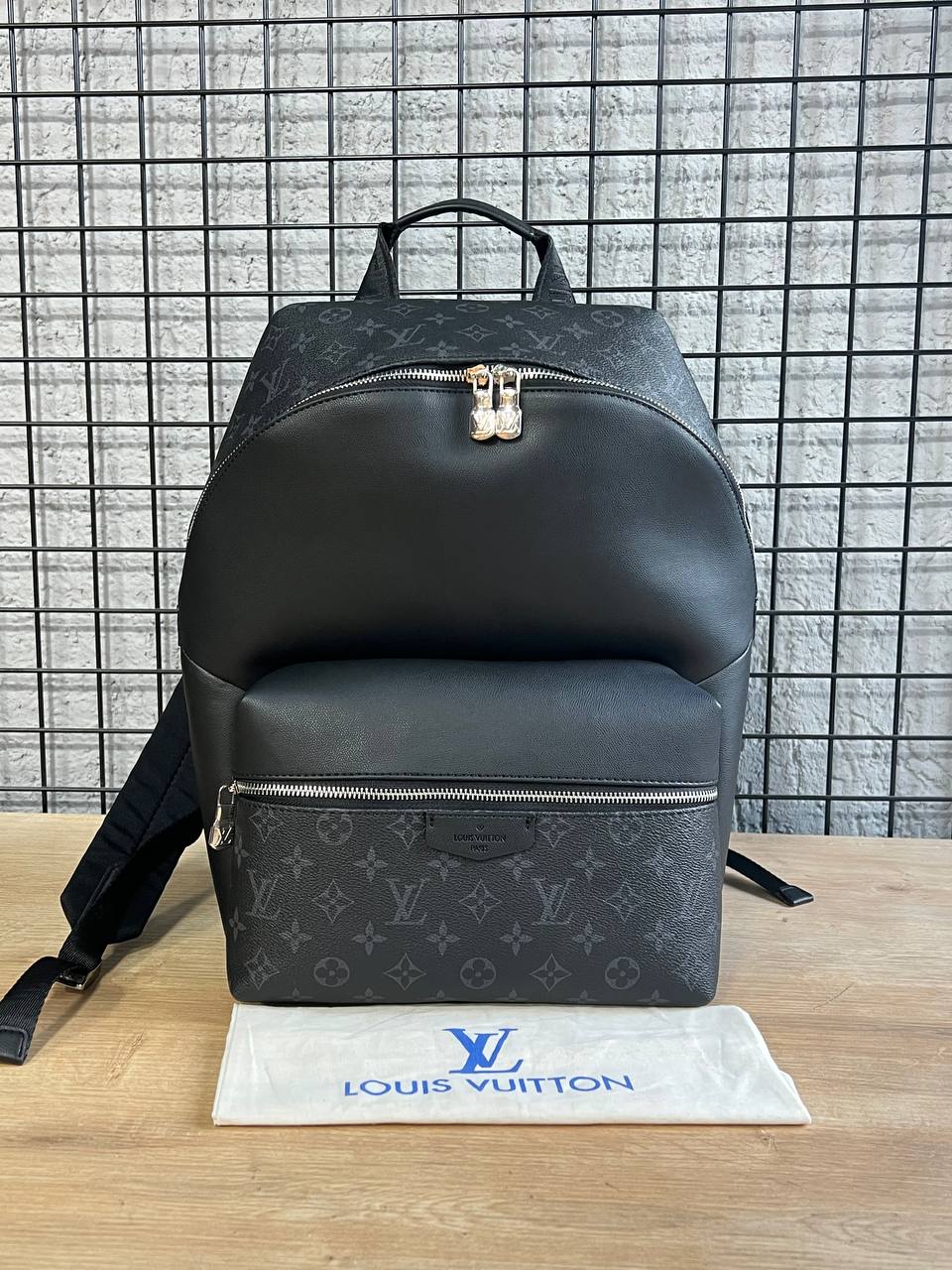 Louis Vuitton Discovery Monogram