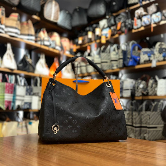 Louis Vuitton Artsy Black